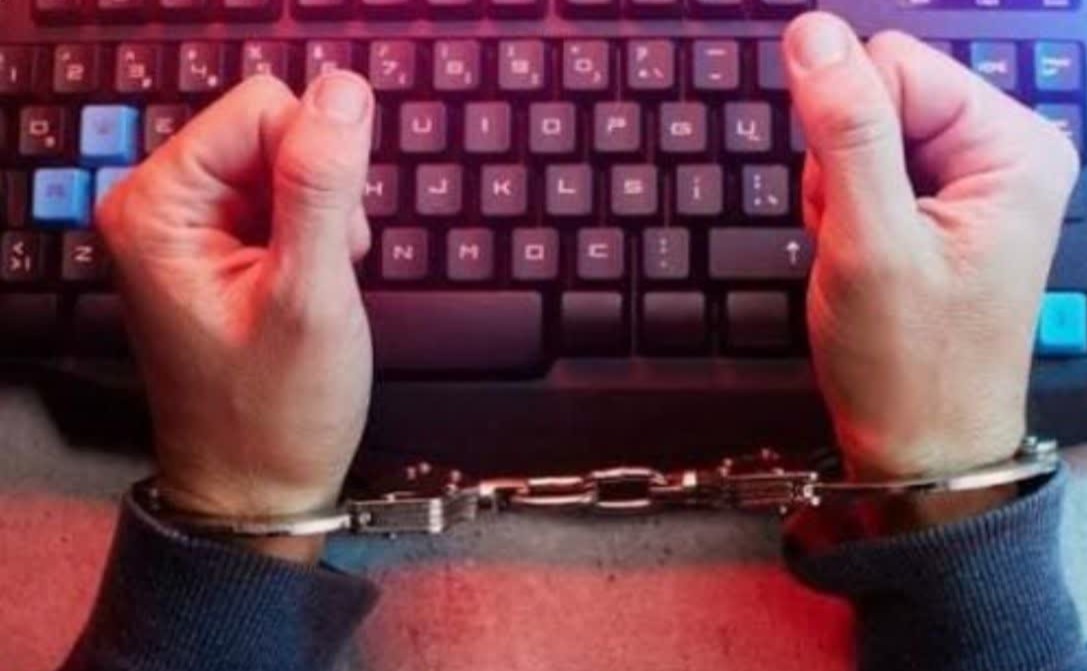 #LucknowDigitalArrest #LucknowCyberCrime #CyberFraud #DigitalArrest #CyberCrime #LucknowNews #UPNews #OnlineFraud ,लखनऊ डिजिटल अरेस्ट 34 लाख ठगी, Lucknow digital arrest latest news, लखनऊ में बुजुर्ग से 34 लाख की साइबर ठगी, fake ATS officer digital arrest, आतंकवादी फंडिंग के नाम पर साइबर ठगी, फर्जी ATS अधिकारी बनकर ठगी, digital arrest scam Lucknow, RBI verification के नाम पर ठगी,Lucknow digital arrest, Lucknow cyber fraud, Lucknow 34 lakh cyber fraud, fake ATS officer fraud, digital arrest scam, cyber crime Lucknow, fake Maharashtra ATS officer, cyber fraud with elderly, NIA investigation scam, RBI verification scam, लखनऊ डिजिटल अरेस्ट, लखनऊ साइबर ठगी, लखनऊ में 34 लाख की ठगी, फर्जी ATS अधिकारी, डिजिटल अरेस्ट केस, साइबर क्राइम लखनऊ, फैजुल्लागंज साइबर ठगी, बुजुर्ग से साइबर ठगी, आतंकी फंडिंग के नाम पर ठगी, एनआईए के नाम पर ठगी, RBI वेरिफिकेशन साइबर फ्रॉड,