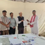 आगरा एमएलसी चुनाव में विजयी सपा प्रत्याशी डॉ आकाश अग्रवाल, Agra MLC winner Akash Agarwal, Akash Agarwal victory certificate, Agra Teacher MLC Election 2026 Result,
