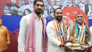 सिनोद शाक्य सपा में शामिल, अखिलेश यादव के साथ पूर्व विधायक सिनोद शाक्य, भाजपा प्रदेश कार्यसमिति सूची विवाद,