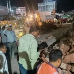 Bulandshahr House Collapse Chhatari, Uncle Nephew Death, NDRF Rescue Operation October 2026.बुलंदशहर के छतारी में मकान गिरने का हादसा, आजाद रोड पर मकान ढहने से दो की मौत, मलबे में दबकर चाचा भतीजे की मौत, बुलंदशहर मकान हादसे में महिला घायल, जेसीबी से मलबा हटाकर चलाया गया रेस्क्यू अभियान, छतारी में पुलिस प्रशासन की राहत बचाव कार्रवाई,