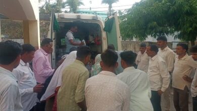 #Amroha #AmrohaNews #SchoolFire #SchoolAccident #KasturbaGandhiSchool #FireBrigade #UttarPradeshNews #GasLeak #GirlsHostel #BreakingNews,अमरोहा आवासीय विद्यालय में आग, अमरोहा स्कूल में आग, कस्तूरबा गांधी बालिका विद्यालय अमरोहा, अमरोहा गैस पाइप फटने से आग, हसनपुर स्कूल हादसा, फूलपुर-बिझलपुर विद्यालय आग, अमरोहा फायर ब्रिगेड, 100 छात्राएं सुरक्षित, गैस सिलेंडर पाइप हादसा, स्कूल की रसोई में आग, गीता रानी झुलसीं, अमरोहा समाचार, उत्तर प्रदेश स्कूल हादसा,Amroha residential school fire, Amroha school fire, Kasturba Gandhi Girls Residential School Amroha, Amroha gas pipe burst, Hasapur school fire, Uttar Pradesh school accident, girls students rescued, Amroha fire brigade, gas cylinder pipe fire,