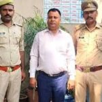 कुशीनगर स्कूल प्रबंधक मामला, कुशीनगर महिला शिक्षक मामला, स्कूल प्रबंधक गिरफ्तार, महिला शिक्षक से अश्लील हरकत, कुशीनगर क्राइम न्यूज, कुशीनगर पुलिस कार्रवाई, महिला शिक्षक शिकायत, उत्तर प्रदेश क्राइम न्यूज, कुशीनगर अपराध समाचार, Kushinagar School Manager Case, Kushinagar Female Teacher Case, School Manager Arrested, Kushinagar Crime News, Female Teacher Complaint, UP Crime News, Kushinagar Police Action, School Manager Misconduct Case, #Kushinagar #कुशीनगर #KushinagarNews #UPNews #UPCrime #CrimeNews #FemaleTeacher #SchoolManager #KushinagarPolice #महिलासुरक्षा,