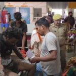 रायबरेली हादसा, रायबरेली हाईटेंशन करंट, सरेनी दुर्घटना, दुर्गा प्रतिमा विसर्जन हादसा, चार श्रद्धालु झुलसे, तीन जिला अस्पताल रेफर, सरेनी लालगंज मार्ग, संवरैया नदी, ठंगैचा गांव, उत्तर प्रदेश हादसा, यूपी क्राइम न्यूज, Raebareli News, Raebareli Accident, High Tension Wire Accident, Durga Idol Immersion, Uttar Pradesh News,