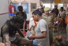 रायबरेली हादसा, रायबरेली हाईटेंशन करंट, सरेनी दुर्घटना, दुर्गा प्रतिमा विसर्जन हादसा, चार श्रद्धालु झुलसे, तीन जिला अस्पताल रेफर, सरेनी लालगंज मार्ग, संवरैया नदी, ठंगैचा गांव, उत्तर प्रदेश हादसा, यूपी क्राइम न्यूज, Raebareli News, Raebareli Accident, High Tension Wire Accident, Durga Idol Immersion, Uttar Pradesh News,