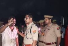 देवरिया क्राइम न्यूज, देवरिया की बड़ी खबर, नोनापार गांव में आग, भटनी आग हादसा, झोपड़ी में आग से तीन की मौत, जितेंद्र प्रसाद, बालकिशन, तीन वर्षीय बच्ची शनि, मईल डबल मर्डर, चचेरे भाइयों की हत्या, वकील यादव, विनय यादव, रामजानकी मार्ग हत्याकांड, देवरिया पुलिस, अभिजीत आर शंकर, उत्तर प्रदेश क्राइम न्यूज, Deoria Crime News, Deoria Fire Incident, Deoria Double Murder, Deoria Latest News, Uttar Pradesh Crime News,देवरिया के नोनापार गांव में झोपड़ी में आग लगने से तीन लोगों की मौत और मईल क्षेत्र में दो चचेरे भाइयों की हत्या की खबर।