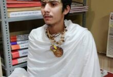 #SantPremanand #PremanandMaharaj #Vrindavan #Barsana #MathuraNews #HathrasNews #UttarPradeshNews #MissingYouth #VrindavanNews #BarsanaNews ,संत प्रेमानंद से दीक्षा के बाद लापता युवक, संत प्रेमानंद आश्रम, प्रेमानंद महाराज आश्रम, वृंदावन से लापता युवक, बरसाना में युवक बरामद, 16 वर्षीय युवक लापता, मथुरा समाचार, वृंदावन समाचार, बरसाना समाचार, हाथरस युवक गुमशुदगी, उत्तर प्रदेश समाचार, मथुरा पुलिस, राजीव कुमार एसपी सिटी, धार्मिक समाचार, अपराध समाचार, उत्तर प्रदेश क्राइम न्यूज,Sant Premanand missing youth, Sant Premanand Maharaj ashram, Vrindavan missing boy, Barsana missing youth found, 16 year old boy found, Mathura news, Vrindavan news, Barsana news, Hathras missing youth, Uttar Pradesh news, Mathura Police, Premanand Maharaj Ashram news, UP crime news, religious news,