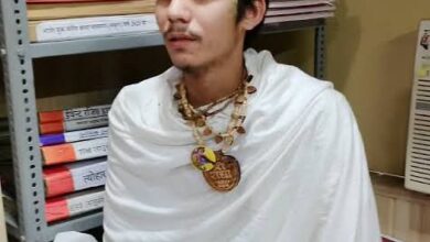 #SantPremanand #PremanandMaharaj #Vrindavan #Barsana #MathuraNews #HathrasNews #UttarPradeshNews #MissingYouth #VrindavanNews #BarsanaNews ,संत प्रेमानंद से दीक्षा के बाद लापता युवक, संत प्रेमानंद आश्रम, प्रेमानंद महाराज आश्रम, वृंदावन से लापता युवक, बरसाना में युवक बरामद, 16 वर्षीय युवक लापता, मथुरा समाचार, वृंदावन समाचार, बरसाना समाचार, हाथरस युवक गुमशुदगी, उत्तर प्रदेश समाचार, मथुरा पुलिस, राजीव कुमार एसपी सिटी, धार्मिक समाचार, अपराध समाचार, उत्तर प्रदेश क्राइम न्यूज,Sant Premanand missing youth, Sant Premanand Maharaj ashram, Vrindavan missing boy, Barsana missing youth found, 16 year old boy found, Mathura news, Vrindavan news, Barsana news, Hathras missing youth, Uttar Pradesh news, Mathura Police, Premanand Maharaj Ashram news, UP crime news, religious news,