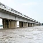 कुशीनगर में नारायणी नदी की कटान, एपी बांध के करीब पहुंची नदी, तरयासुजान में बाढ़ का खतरा, नारायणी नदी से तटबंध को नुकसान, कुशीनगर में बचाव कार्य,