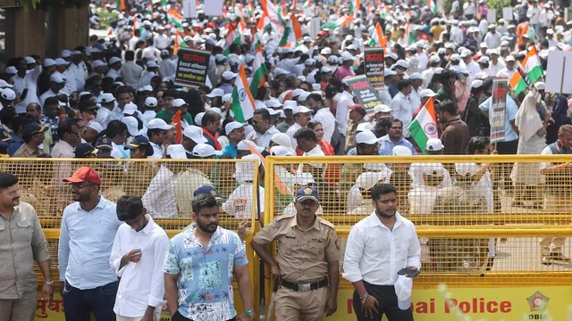 इंडी गठबंधन का प्रदर्शन, राहुल गांधी, ज्ञानेश कुमार इस्तीफा, मुख्य चुनाव आयुक्त, राष्ट्रपति भवन मार्च, राष्ट्रपति द्रौपदी मुर्मु, एसआईआर विवाद, वोट चोरी के आरोप, विपक्षी सांसद, कांग्रेस प्रदर्शन, ममता बनर्जी, अखिलेश यादव, तेजस्वी यादव, उद्धव ठाकरे, चुनाव आयोग विवाद, INDIA alliance protest, Rahul Gandhi protest, Gyanesh Kumar resignation demand, Chief Election Commissioner controversy, SIR controversy, President Droupadi Murmu meeting, opposition march to Rashtrapati Bhavan, vote theft allegations, Congress protest, Indian Election Commission, #RahulGandhi #INDIAlliance #GyaneshKumar #SIR #ElectionCommission #Congress #OppositionProtest #RashtrapatiBhavan #IndianPolitics