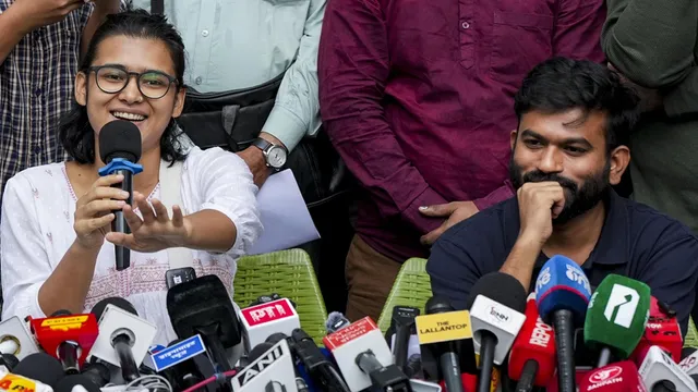 #DelhiProtest, #NehaBora, #AbhijeetDipke, #AISA, #CJP, #SIR, #DelhiPolice, #ElectionCommission, #NewDelhiNews, #StudentProtest, #दिल्लीप्रदर्शन, #नेहाबोरा, #अभिजीतदीपके, #दिल्लीपुलिस, #एसआईआर, #चुनावआयोग, #राष्ट्रीयसमाचार,Neha Bora released Delhi protest, AISA president Neha Bora photo, Abhijeet Dipke magistrate appearance, Delhi Police protest detention, Lehra Do Tiranga march Delhi, Delhi SIR protest news, CJP founder Abhijeet Dipke,दिल्ली प्रदर्शन में नेहा बोरा की रिहाई, AISA अध्यक्ष नेहा बोरा की तस्वीर, अभिजीत दीपके की मजिस्ट्रेट पेशी, दिल्ली पुलिस की प्रदर्शन के दौरान कार्रवाई, कनॉट प्लेस में तिरंगा मार्च, SIR विरोध प्रदर्शन दिल्ली,नेहा बोरा कब रिहा हुईं, अभिजीत दीपके की मजिस्ट्रेट पेशी, दिल्ली प्रदर्शन की ताजा खबर, AISA अध्यक्ष नेहा बोरा समाचार, दिल्ली पुलिस ने नेहा बोरा को क्यों हिरासत में लिया, CJP का लहरा दो तिरंगा मार्च, दिल्ली SIR विरोध प्रदर्शन अपडेट, अभिजीत दीपके हिरासत मामला, Neha Bora released latest news, Abhijeet Dipke SEM court hearing, Delhi protest October 17 2026, AISA CJP protest latest update, Delhi Police preventive detention news,Delhi Protest News, Neha Bora Released, Abhijeet Dipke Magistrate Hearing, AISA President Neha Bora, Cockroach Janata Party CJP, Delhi Police Detention, Delhi SIR Protest, Lehra Do Tiranga March, Abhijeet Dipke News, Neha Bora Detention News, Special Executive Magistrate Delhi, Election Commission Protest India, Gyanesh Kumar Protest, Voter List Revision Controversy, New Delhi Latest News,दिल्ली प्रदर्शन नेहा बोरा रिहा, नेहा बोरा की रिहाई, अभिजीत दीपके मजिस्ट्रेट पेशी, दिल्ली पुलिस हिरासत समाचार, AISA अध्यक्ष नेहा बोरा, कॉकरोच जनता पार्टी प्रदर्शन, CJP संस्थापक अभिजीत दीपके, दिल्ली SIR विरोध प्रदर्शन, लहरा दो तिरंगा मार्च, दिल्ली कनॉट प्लेस प्रदर्शन, ज्ञानेश कुमार विरोध प्रदर्शन, चुनाव आयोग विवाद, मतदाता सूची विशेष गहन पुनरीक्षण, नई दिल्ली ताजा खबर, राष्ट्रीय राजनीति समाचार,
