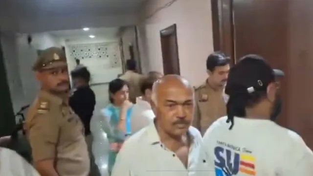 लखनऊ मर्डर, लखनऊ में मां की हत्या, 17 साल के बेटे ने मां की हत्या, लखनऊ क्राइम न्यूज, नाका हिंडोला हत्या, राजेंद्र नगर लखनऊ हत्या, गीता भागचंदानी हत्या, समीर मर्डर केस, लखनऊ पुलिस, उत्तर प्रदेश क्राइम न्यूज, लखनऊ हत्या मामला,Lucknow Murder, Lucknow Crime News, Lucknow Mother Murder, 17 Year Old Son Kills Mother, Lucknow Murder Case, Naka Hindola Murder, Rajendra Nagar Lucknow Crime, Geeta Bhagchandani Murder, Sameer Murder Case, Lucknow Police, Uttar Pradesh Crime News,#LucknowMurder #LucknowCrime #LucknowNews #NakaHindola #RajendraNagar #LucknowPolice #UPCrime #UPNews #MurderCase #CrimeNews,