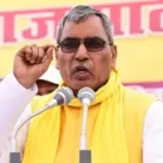 ओम प्रकाश राजभर ने अखिलेश यादव और आजम खान की मुलाकात को लेकर सोशल मीडिया पर तंज कसते हुए सपा नेतृत्व पर निशाना साधा।