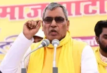 ओम प्रकाश राजभर ने अखिलेश यादव और आजम खान की मुलाकात को लेकर सोशल मीडिया पर तंज कसते हुए सपा नेतृत्व पर निशाना साधा।