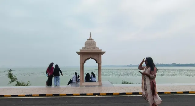 UP Weather Today, यूपी मौसम आज, उत्तर प्रदेश मौसम समाचार, यूपी में बारिश का अलर्ट, लखनऊ मौसम आज, लखनऊ में बारिश की संभावना, पश्चिमी यूपी मौसम अपडेट, पूर्वी यूपी मौसम पूर्वानुमान, यूपी में पश्चिमी विक्षोभ, उत्तर प्रदेश बारिश अपडेट 15 अक्टूबर 2026, यूपी ओलावृष्टि अलर्ट, मेरठ मौसम समाचार, आगरा मौसम अपडेट, सहारनपुर मौसम, गाजियाबाद मौसम, मथुरा मौसम, बिजनौर मौसम अपडेट, यूपी तापमान में गिरावट, 16 अक्टूबर मौसम पूर्वानुमान, 17 अक्टूबर मौसम अपडेट, उत्तर प्रदेश मौसम विभाग, लखनऊ मौसम विभाग अपडेट,UP Weather Today, Uttar Pradesh Weather Update, UP Rain Alert October 2026, Lucknow Weather Today, Western UP Weather Forecast, Eastern UP Rain Forecast, Western Disturbance Uttar Pradesh, UP Hailstorm Alert, Lucknow Rain Forecast, Meerut Weather Update, Agra Weather Today, Saharanpur Weather Forecast, Ghaziabad Weather Update, Mathura Weather News, Bijnor Weather Forecast, UP Temperature Drop, Uttar Pradesh Weather News October 15, UP Weather Forecast October 16, India Weather News, Lucknow Weather Department Update,#UPWeatherToday, #UPWeather, #UttarPradeshWeather, #LucknowWeather, #RainAlert, #UPRainAlert, #WeatherUpdate, #WesternDisturbance, #HailstormAlert, #LucknowNews, #MeerutWeather, #AgraWeather, #उत्तरप्रदेशमौसम, #यूपीमौसम, #लखनऊमौसम, #बारिशअलर्ट, #मौसमअपडेट, #ओलावृष्टि, #मौसमसमाचार,